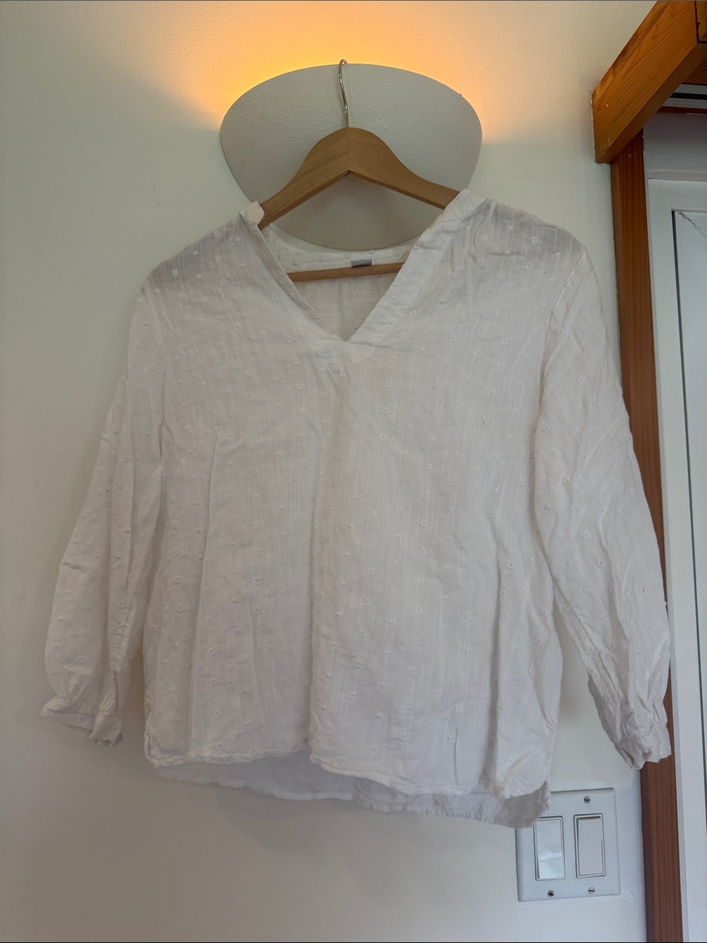 Old Navy White V-Neck Textured Cotton Blouse